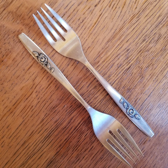 2 Oneida Our Rose SSS Stainless Steel Salad Forks 6 1/4" VTG Discontinued MCM - Picture 1 of 8